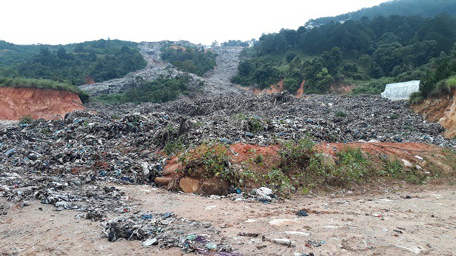 khung khiep: nui rac do ap chon vui rau, hoa cua nguoi dan da lat hinh anh 1