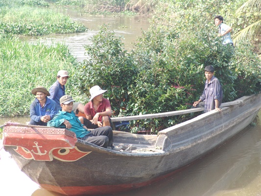 tp.hcm: ruong lua, vuon mai bi buc tu boi nguon nuoc den 