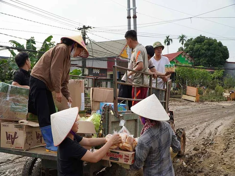 Hỗ trợ bà con bị ảnh hưởng bởi cơn bão Yagi (xã Quy Mông, huyện Trấn Yên, Yên Bái) 11