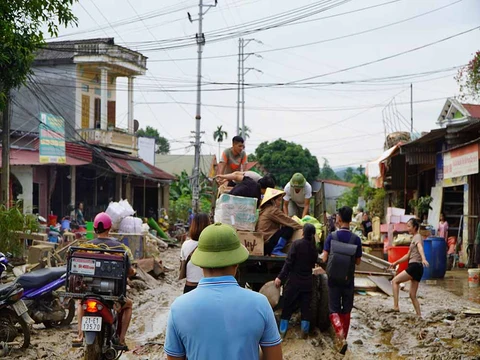 Hỗ trợ bà con bị ảnh hưởng bởi cơn bão Yagi (xã Quy Mông, huyện Trấn Yên, Yên Bái)