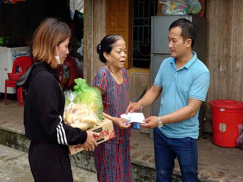 Hỗ trợ bà con bị ảnh hưởng bởi cơn bão Yagi (xã Quy Mông, huyện Trấn Yên, Yên Bái)