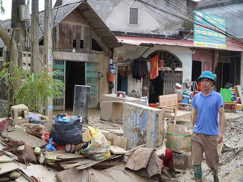 Hỗ trợ bà con bị ảnh hưởng bởi cơn bão Yagi (xã Quy Mông, huyện Trấn Yên, Yên Bái) 03