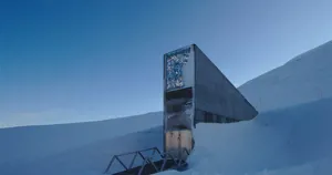 Lối vào Kho hạt giống toàn cầu Svalbard giữa núi tuyết ở Na Uy