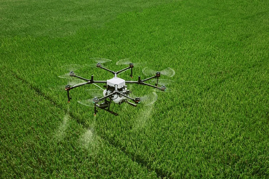 Drone phun thuoc
